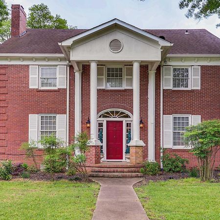 Delightful Retreat With Fireplace And Large Yard! Exterior photo