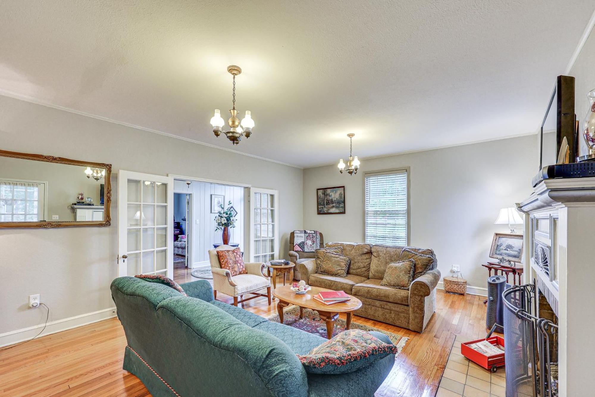 Delightful Retreat With Fireplace And Large Yard! Exterior photo