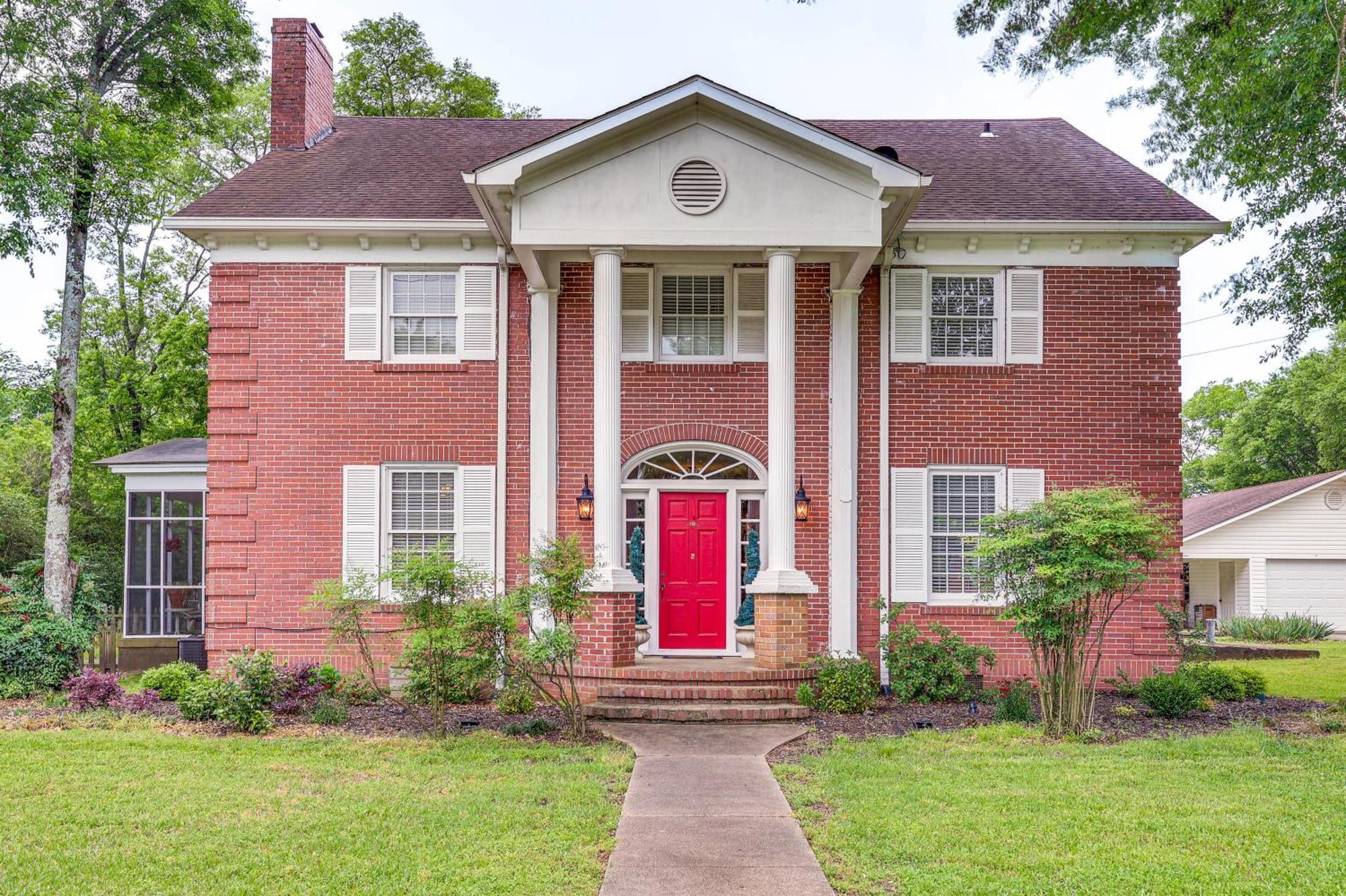 Delightful Retreat With Fireplace And Large Yard! Exterior photo
